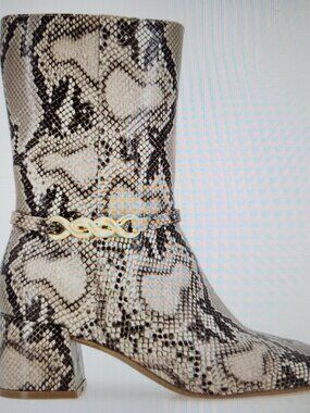 Kenneth Cole Reaction "Lacey" Jewel Booties. NIB. Size 7.5